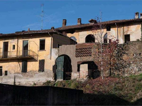 Palazzo / Palazzin for sale in Azzate