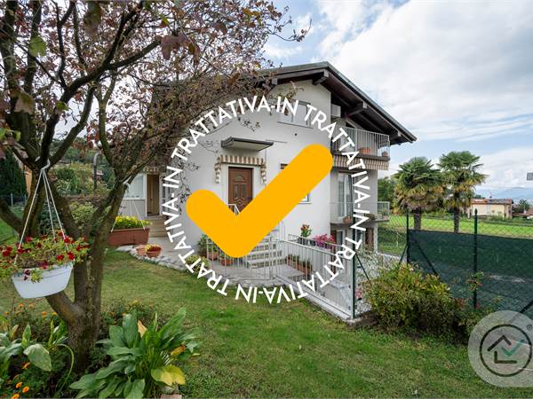 Villa for sale in Azzate