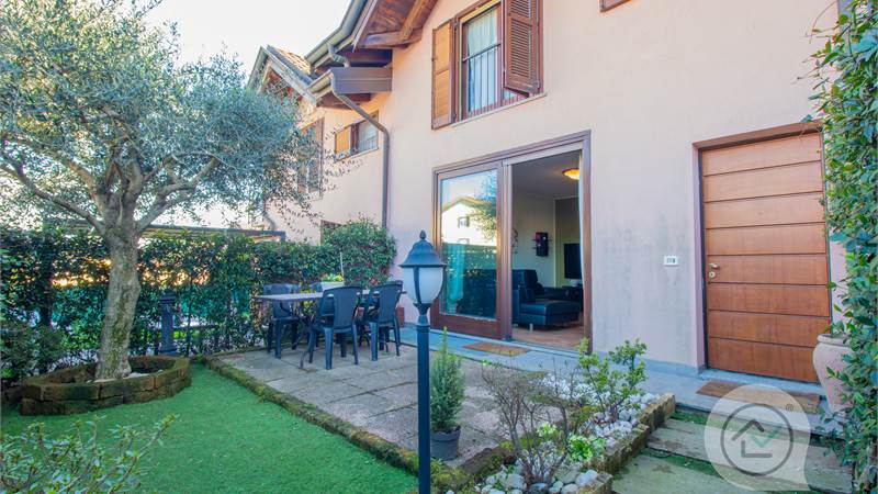 Terraced house for sale in Daverio