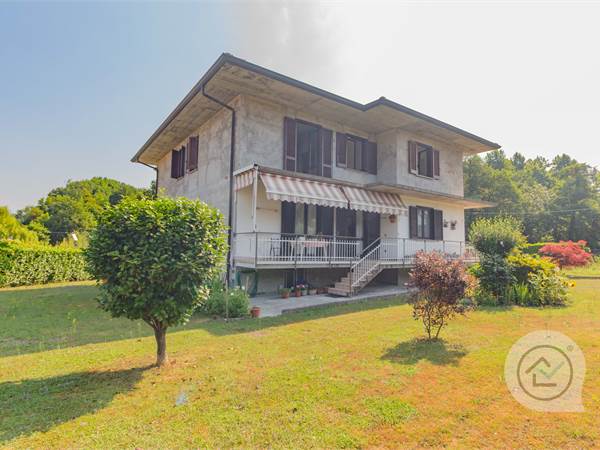 Farmhouse for sale in Cazzago Brabbia