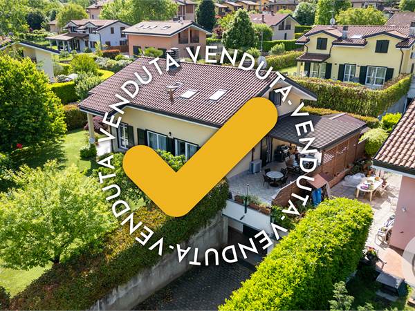 Villa for sale in Azzate