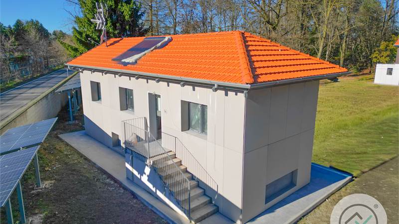 Ristrutturazione high-tech in casa singola con parco