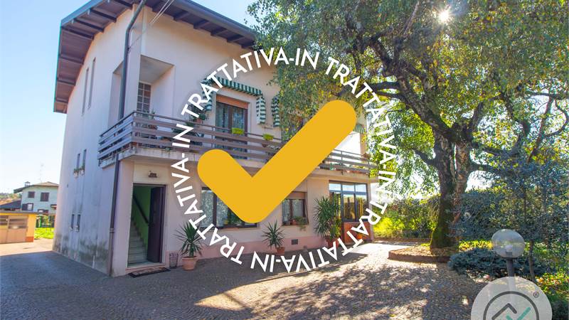 Casa indipendente con ampio giardino e potenziale unico