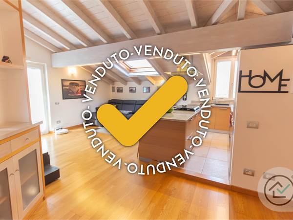 Elegante mansarda  a Masnago