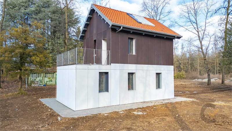 Ristrutturazione high-tech in casa singola con parco