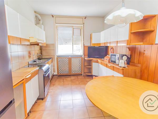 Quadrilocale in zona servita con box auto