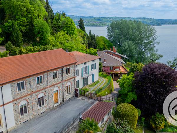 Vivi l’incanto del Lago: Bifamiliare con vista mozzafiato e accesso diretto alla natura