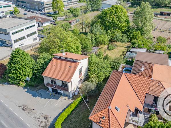 Proprietà indipendente con ampio parco privato