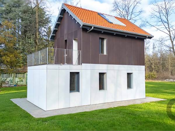 Ristrutturazione high-tech in casa singola con parco