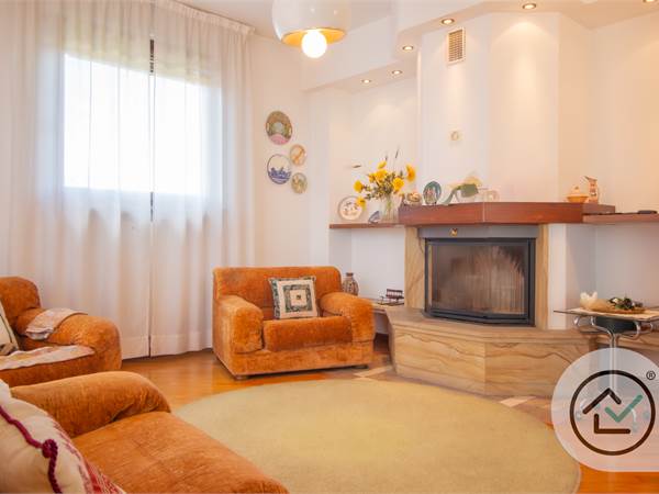 Splendida villa con giardino a Montonate