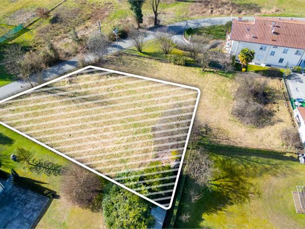 Lotto edificabile esclusivo: massima esposizione e vista Campo dei Fiori