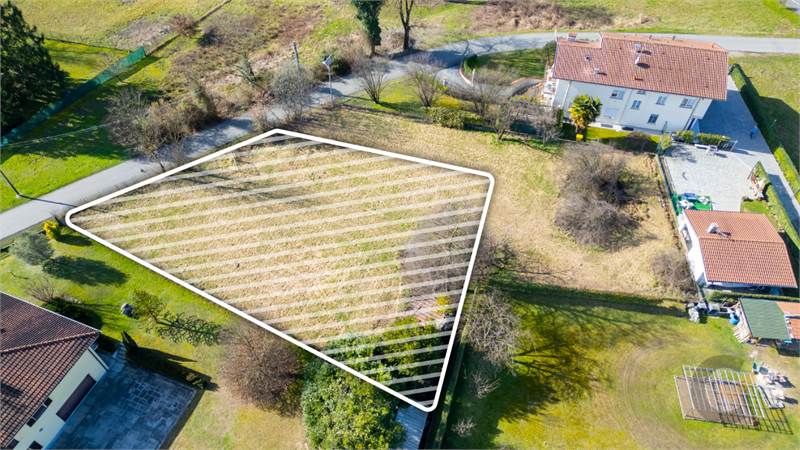 Lotto edificabile esclusivo: massima esposizione e vista Campo dei Fiori