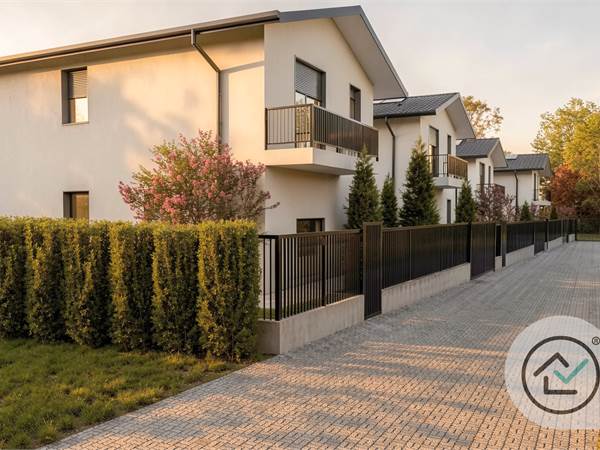Villa a Schiera con giardino nella Residenza Oliva